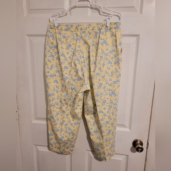 Ms. Lee yellow and blue floral capris - Picture 2 of 6